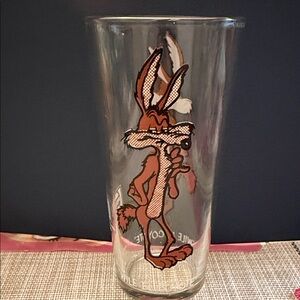 Vintage 1973 Wile E. Coyote Pepsi Collector Series glass tumbler